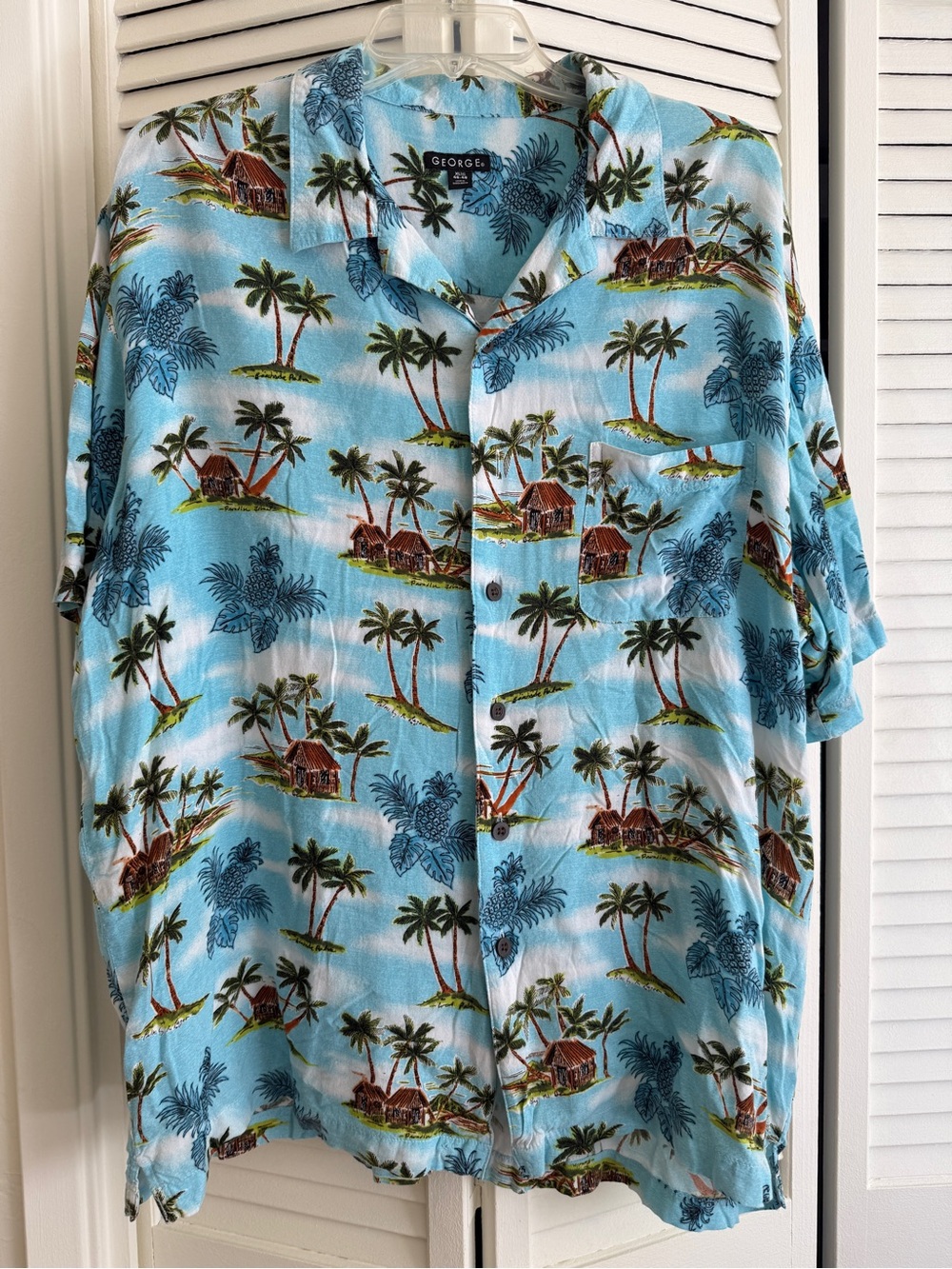 George Button Up Short Sleeve Shirt
XL Mens VGT Hawaiian Front Pocket